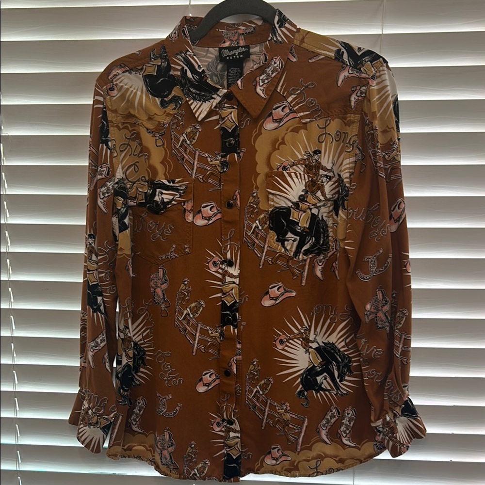 Wrangler Retro Pattern shirt. Black pearl snap closure-VERY gently worn 3 times.